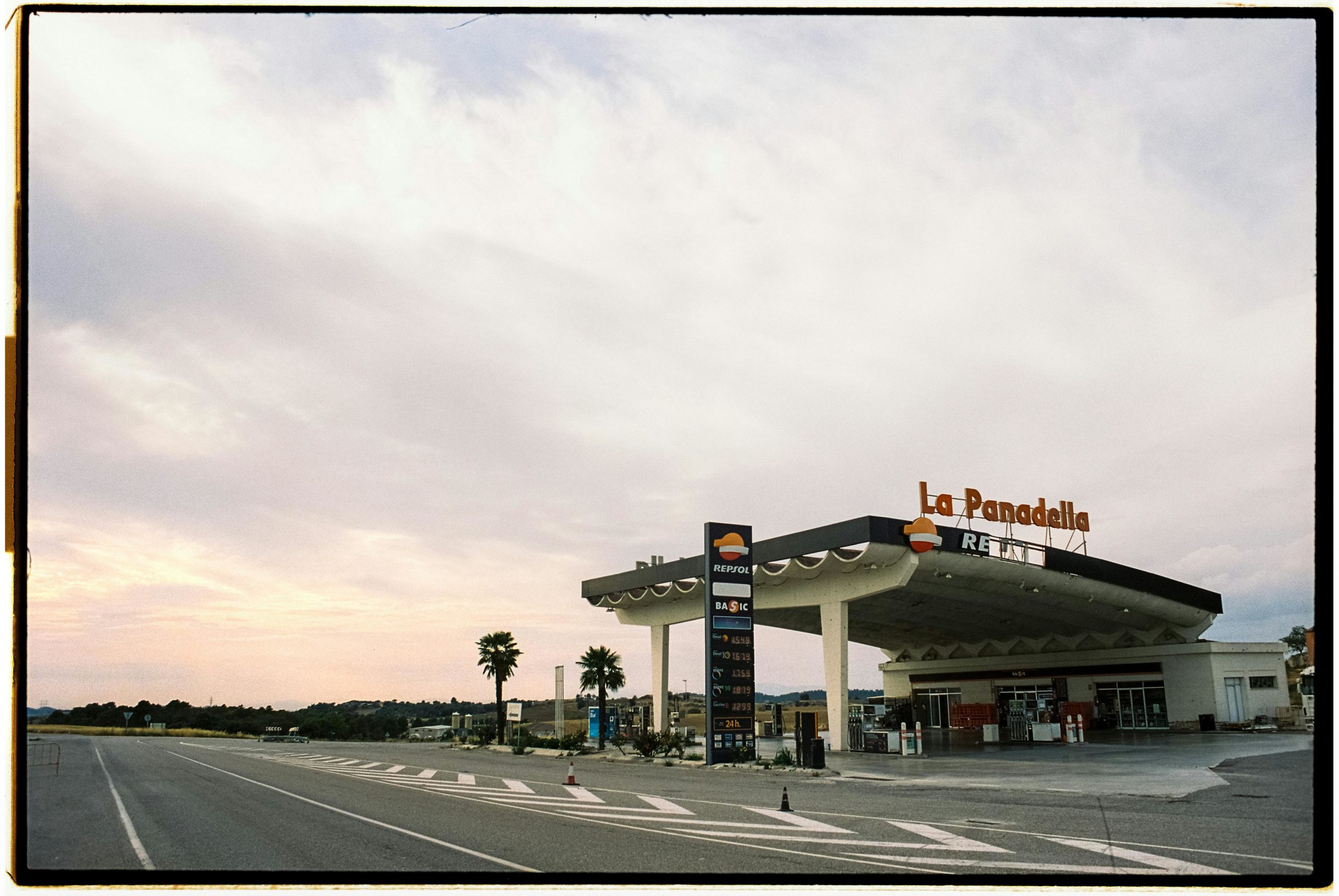 Kostenloses Stock Foto zu gebäude außen, la panadella, repsol