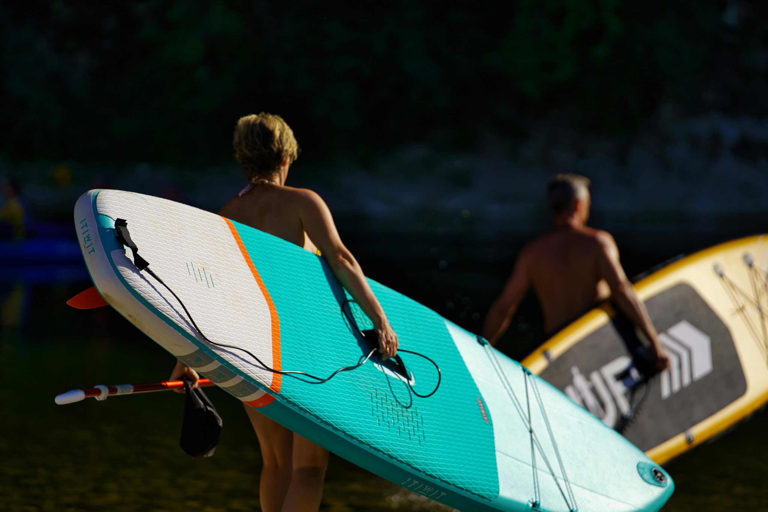 Sommer Paddle Boarding Abenteuer Auf Dem See